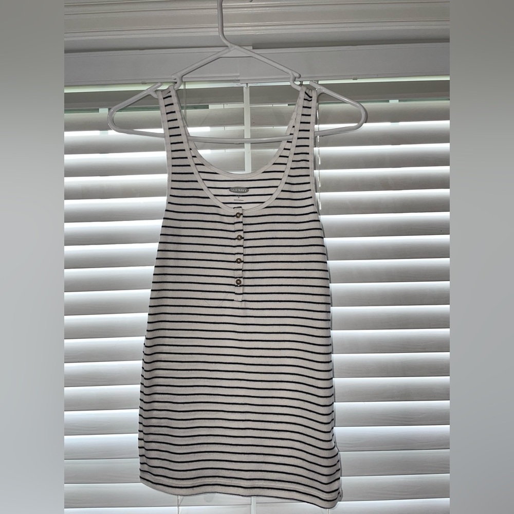 OLD NAVY slim fit Medium Tank